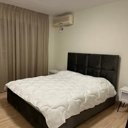 White Apartment, In The Center Of アパート *