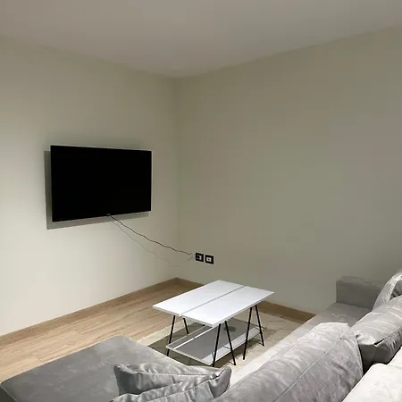 Διαμέρισμα White Apartment, In The Center Of *